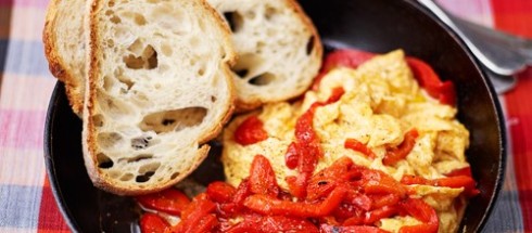 Bread with Paprika Omelet!